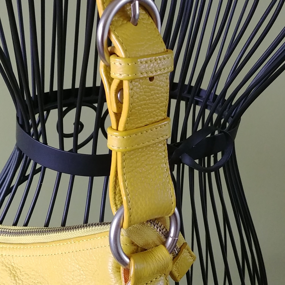 ⭐️Host Pick⭐️DANIER, Vintage Leather yellow bag - Picture 3 of 16